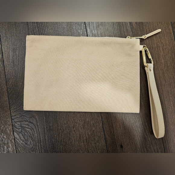 NWOT Burberry Cream Wristlet Clutch + Accessories Set - Picture 5 of 14